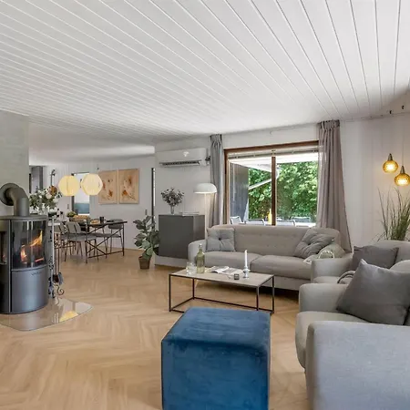 Gustava - 10km From The Sea By Interhome